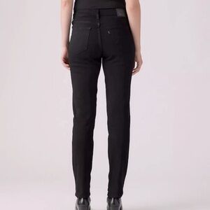 LEVI straight leg Jean 🩷